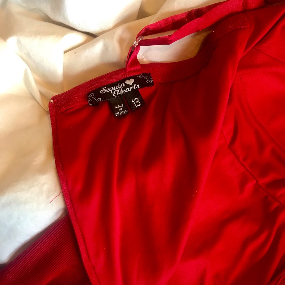 Red dress - Picture 6 of 7